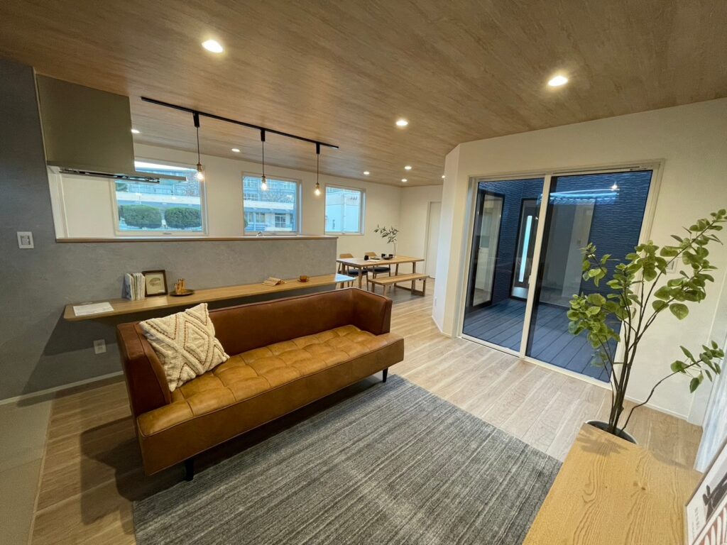 周南市の注文住宅 | ぐるっと回れるロの字の間取りとプライベート中庭のある平屋